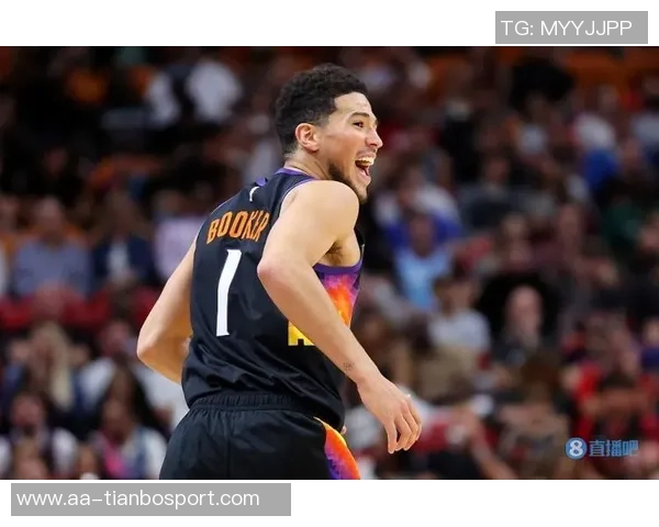 布克表现不佳19投仅6中仍砍24分9板9助却伴随4次失误令人担忧